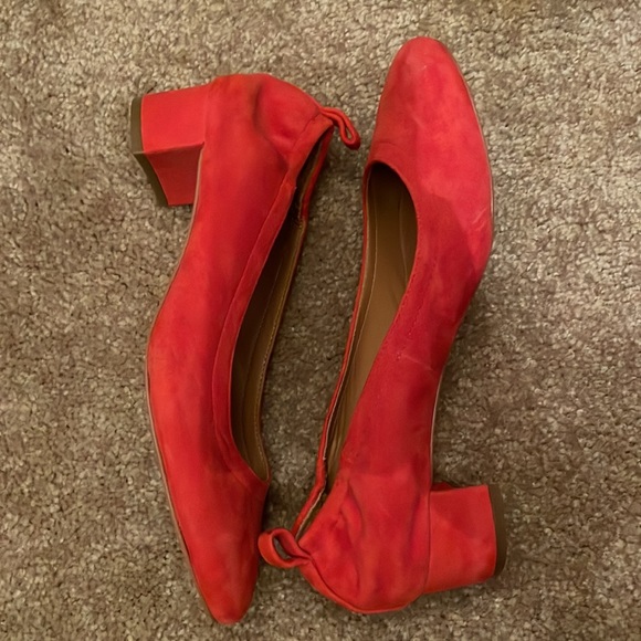 EUC J Crew Factory red suede pump. Size 7.5 - Picture 4 of 4